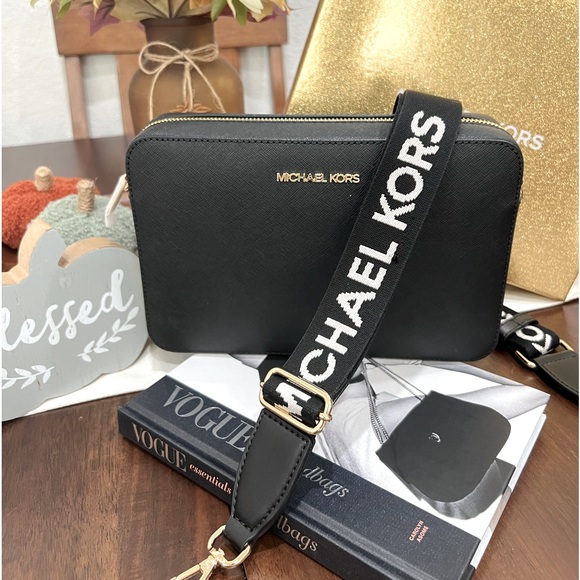 MICHAEL Michael Kors Handbags - LG XBODY MICHAEL KORS🖤